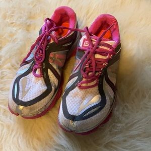 Brooks pure cadence  running shoes